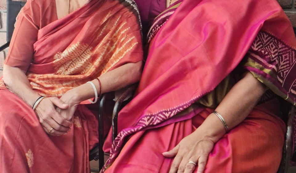 Thelma_with_sister_Tanuja