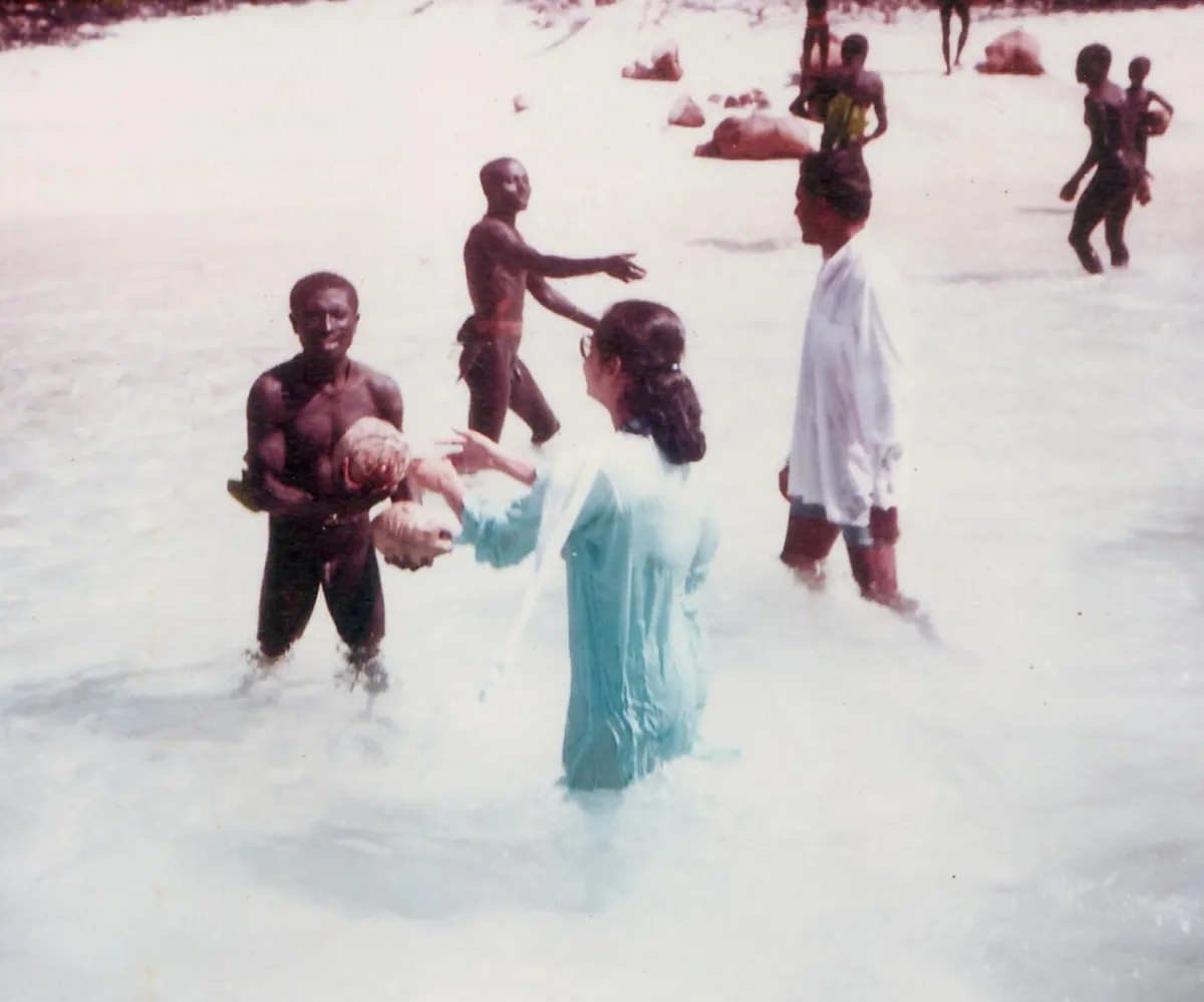 Sentinelese receive the coconuts being distributed and carry them from boat to shore